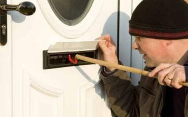 Do Burglars Strike Twice?